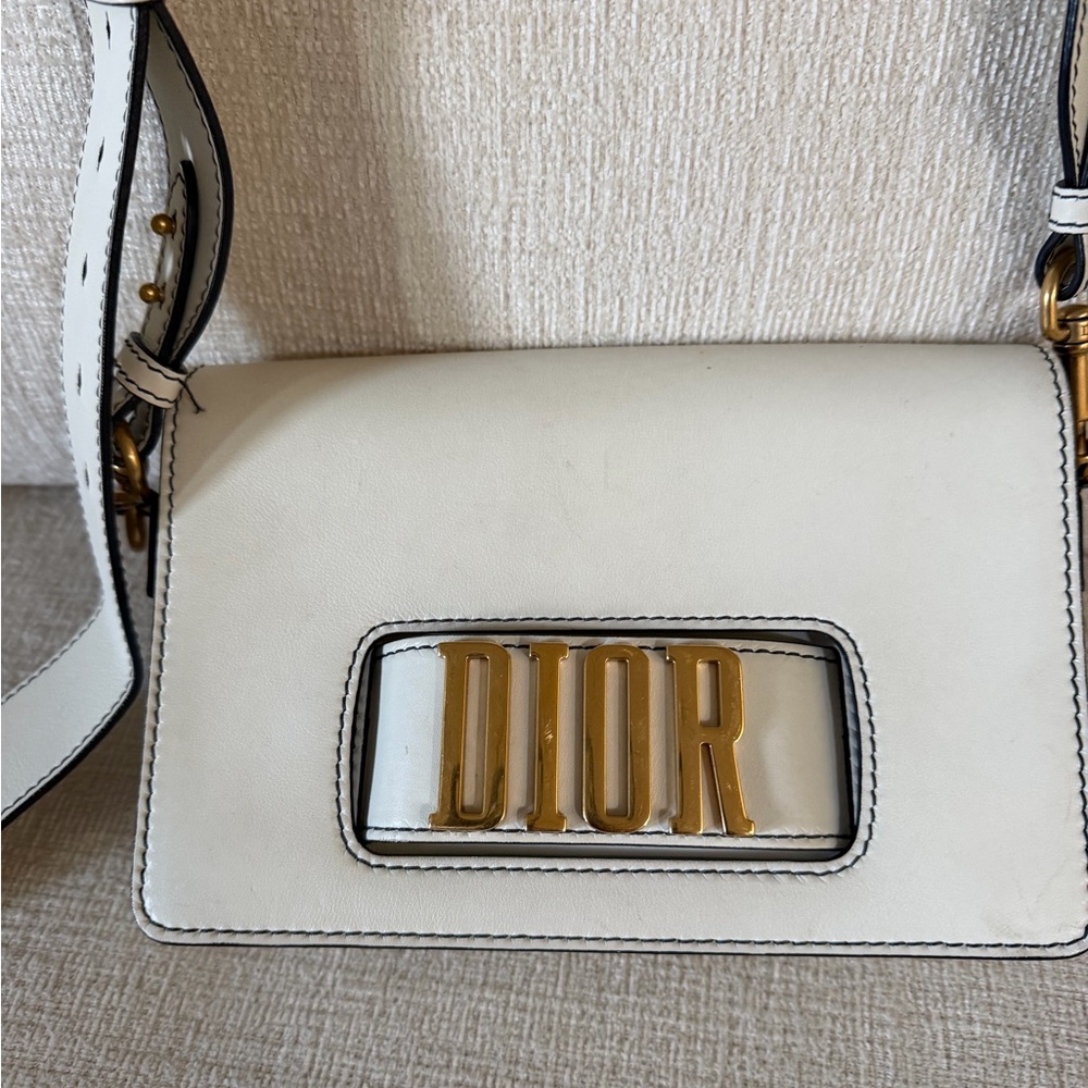 Dior White Crossbody Bag with Gold Logo - Picture 2 of 9